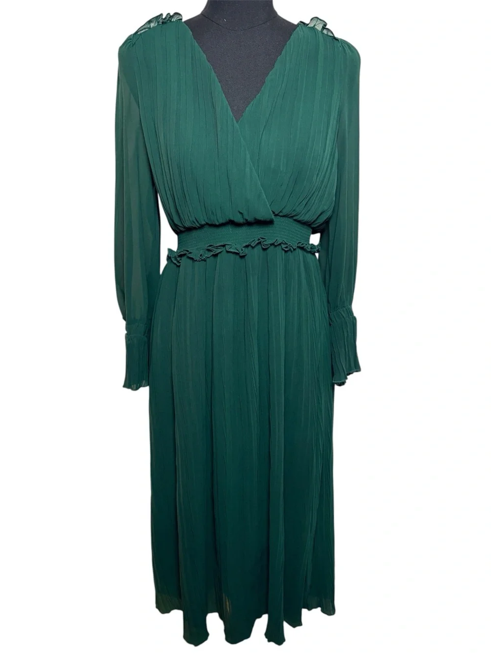 zara green pleated dress The Only 28 Zara Items NY Girls Are Buying This Spring